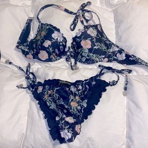 2 piece floral bikini size Small 4 bottom/32B top